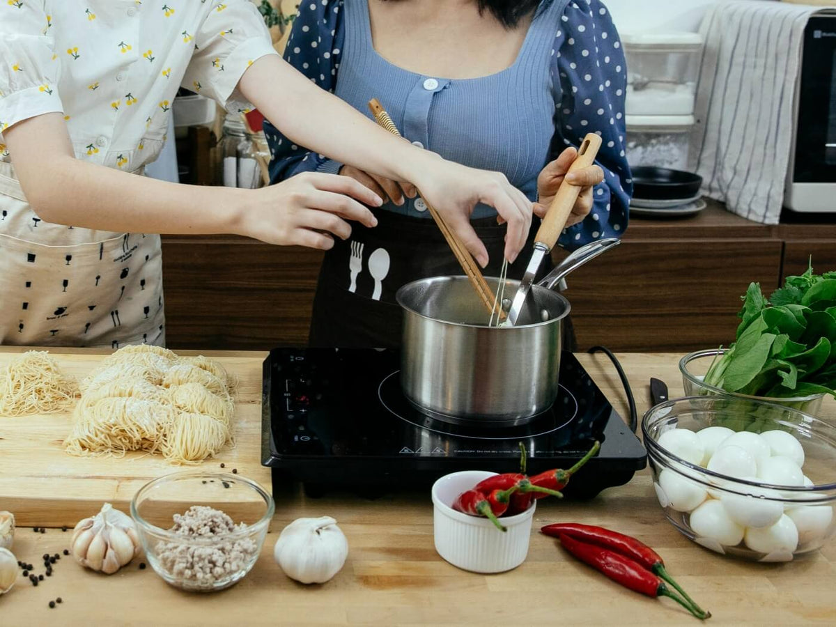 Portable electric cooktop